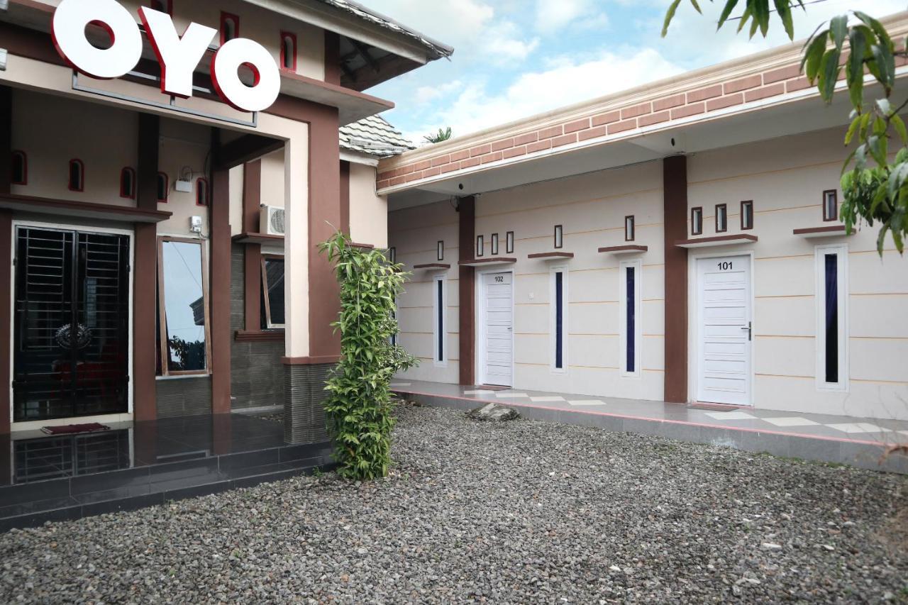 Oyo 2202 Delima Guest House Syariah Padang  Exterior foto
